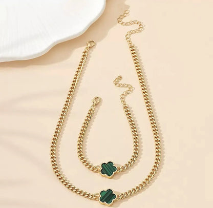 Glücksklee Schmuckset – Elegante Blumenkette & Armband