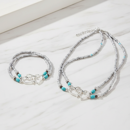 Conjunto de colar e pulseira com contas prateadas e turquesa em mármore branco