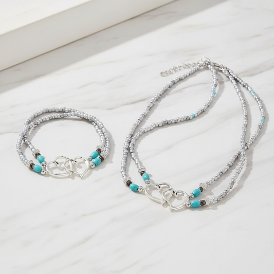 Conjunto de colar e pulseira com contas prateadas e turquesa em mármore branco