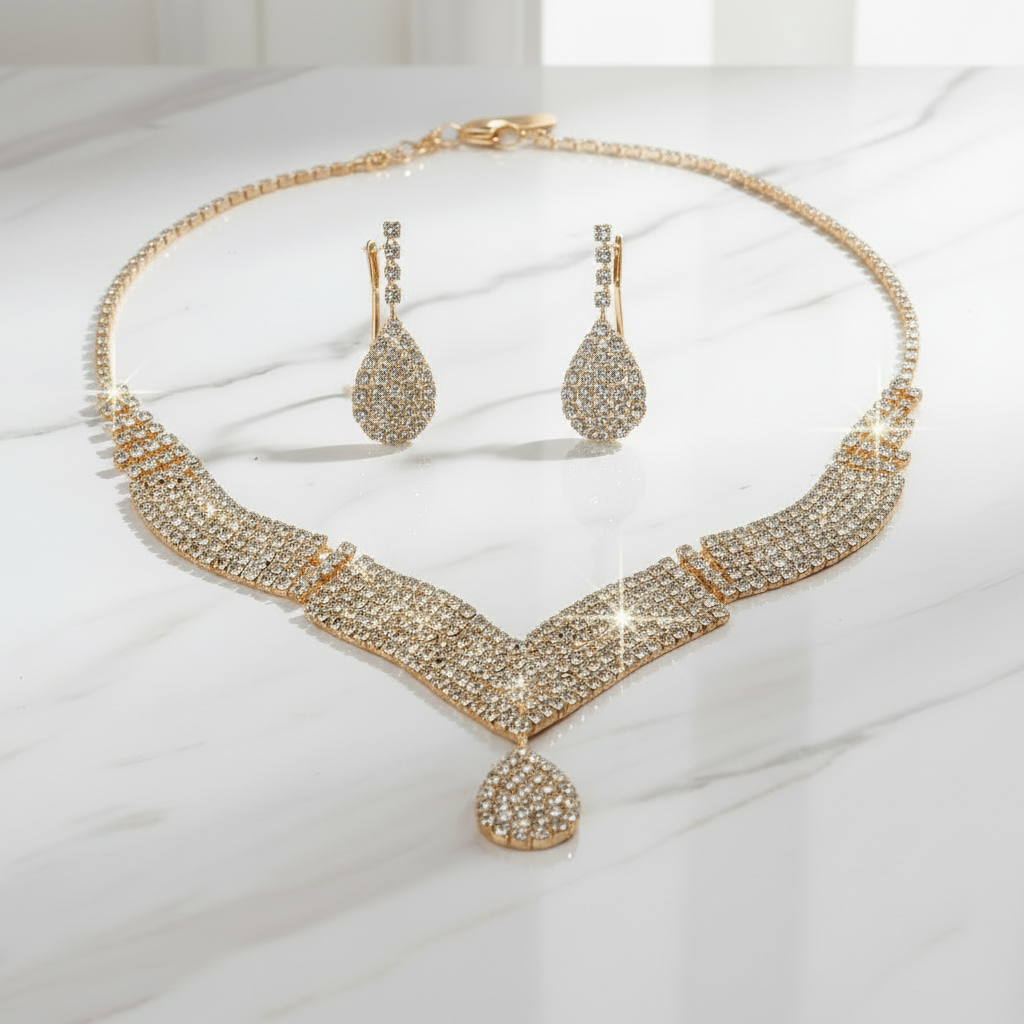 Conjunto de joias douradas com zoom ampliado