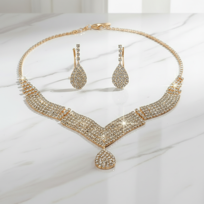 Conjunto de joias douradas com zoom ampliado