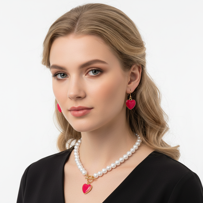 Modelo loira usando colar e brincos